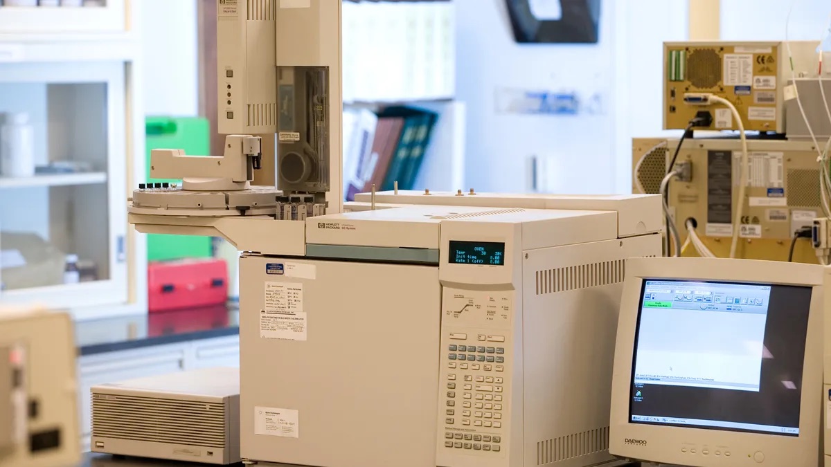 Analytical laboratory workstation supporting probiotic formulation and quality review